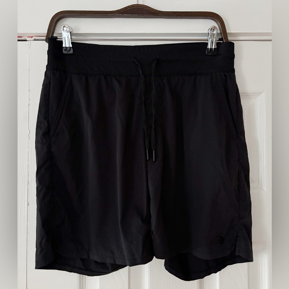 The North Face Black Athletic Shorts Size Medium 7 Inch Inseam‎ EUC